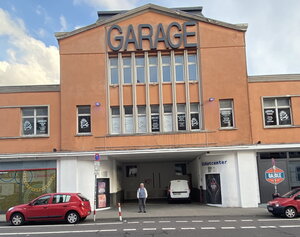 Vor der alten Garage