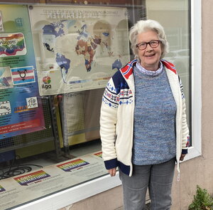 Irene Portugall am Eingang Checkpoint. Bilder: Michael Leinenbach